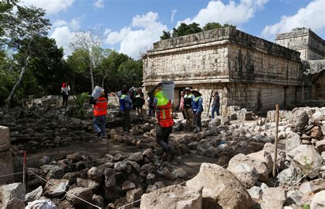 Den stora Maya-upproret i Chichén Itzá; ett exempel på kulturell collision och politisk omvälvning